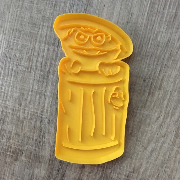 Cookie Cutter Set of 5, The Count, Oscar the Grouch, Ernie, Bert, Big Bird - Picture 6 of 8